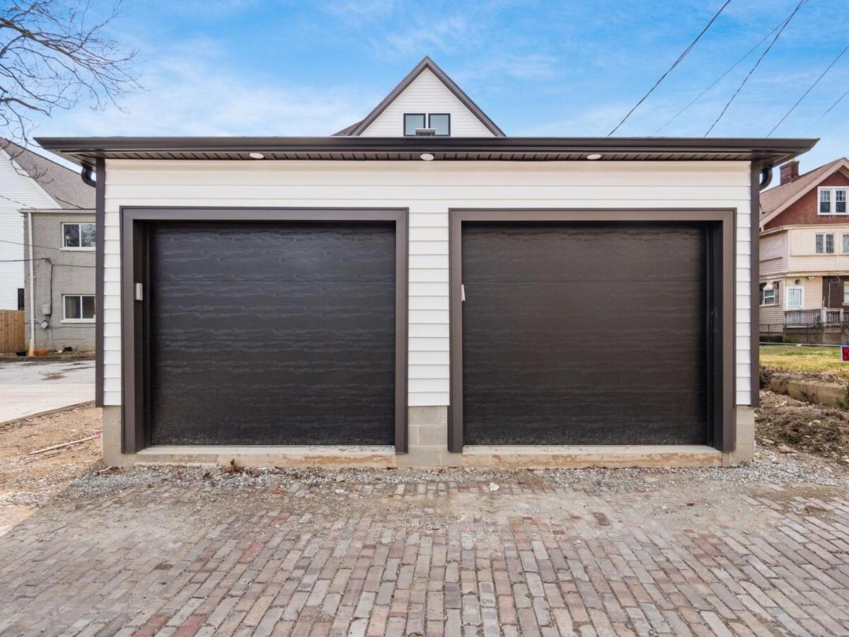 Modern Luxury 4br 3 5ba Oasis In Historic Old Town East Pd